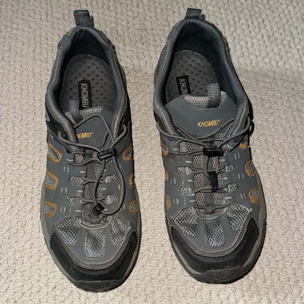 Khombu reef shark sneakers size 10